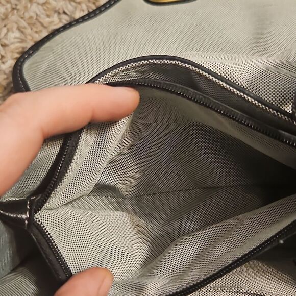 Fossil Heritage Mini Flap Pebbled Leather Crossbody Bag in Black - Picture 5 of 7